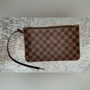 Authentic Louis Vuitton Neverfull pouch!